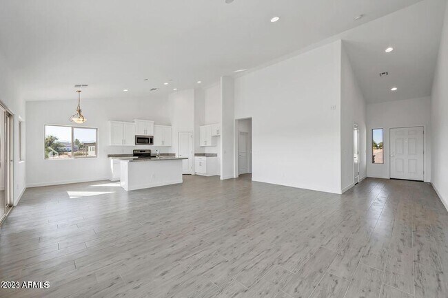 Building Photo - 12672 W Loma Vista Dr