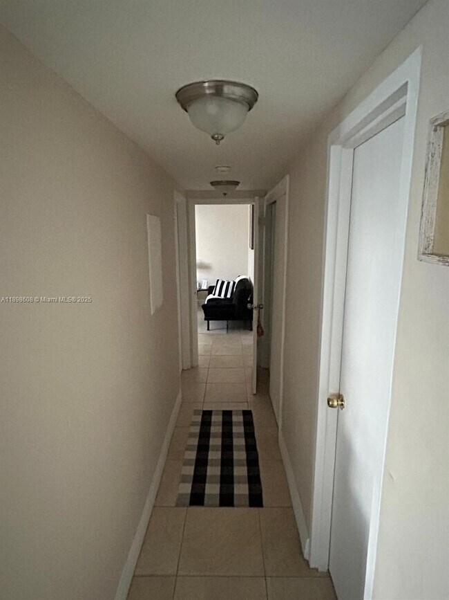 Foto del edificio - 7545 E Treasure Dr