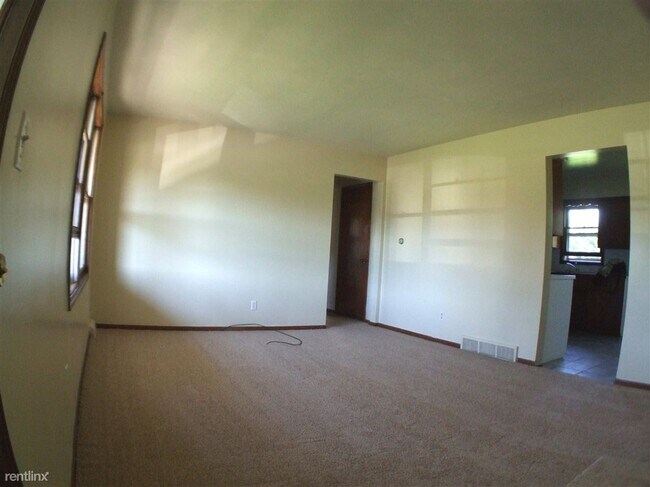 Foto del edificio - 2 br, 1 bath Duplex - 1985 52nd St SE