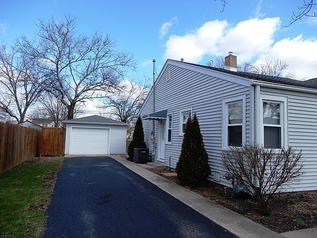 garage - 6620 174th St