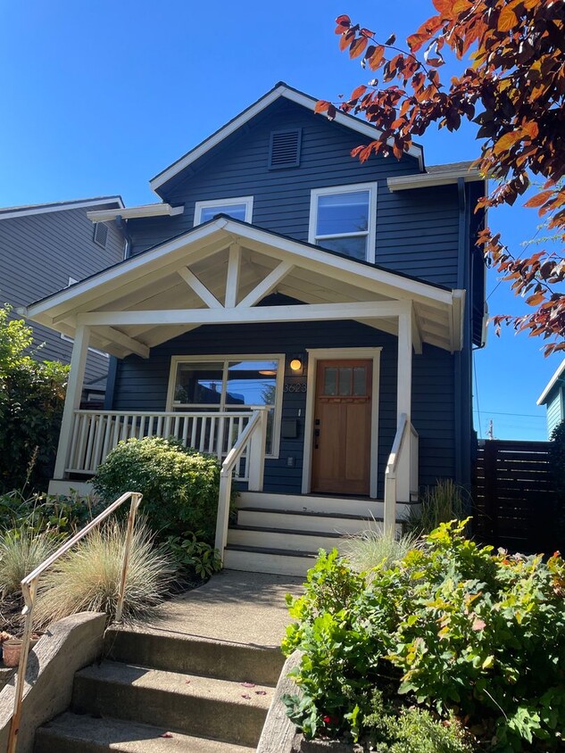 Foto principal - Single family, 3 bedroom, 1.5 bath home ju...