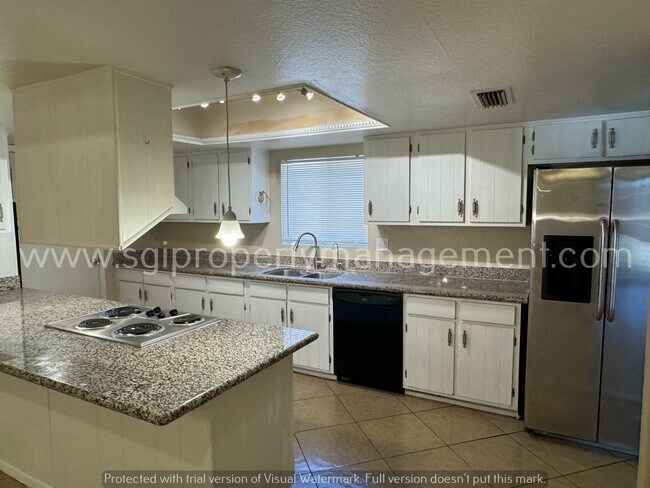 Building Photo - Single story home in Phoenix for rent