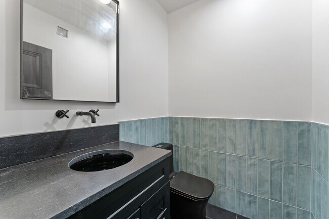 Building Photo - 807 N 200 E
