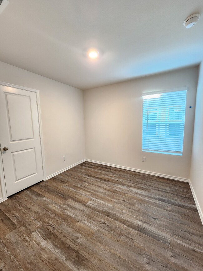 Building Photo - 1309 Brook Ln