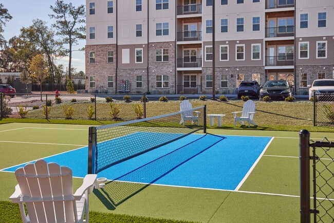 Building Photo - The Nixon