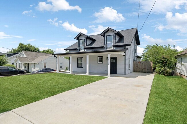 Foto del edificio - Beautifully Remodeled Home Just Minutes From Downtown Nashville