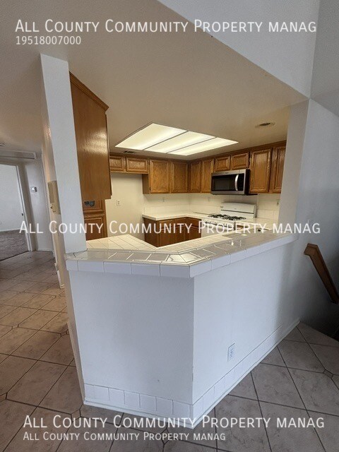 Building Photo - 1042 N Turner Ave