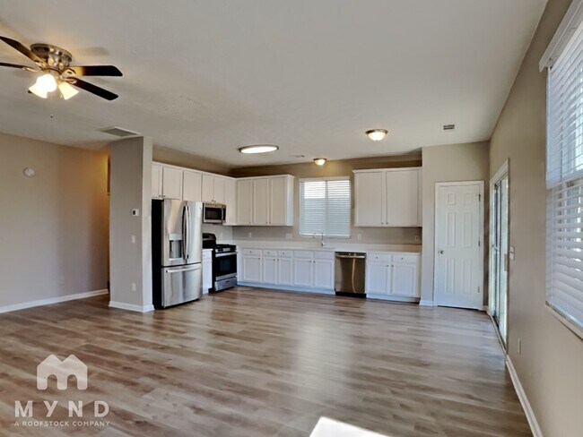 Foto del edificio - 228 Silver Spring St