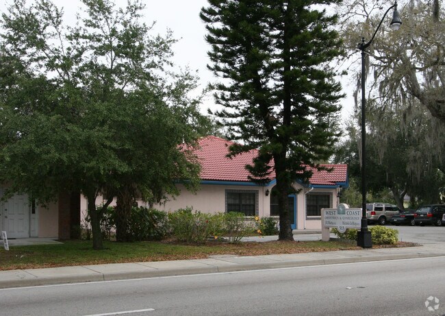 Building Photo - 513 Manatee Ct