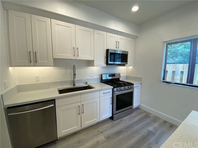 Foto del edificio - 549 N Wilson Ave