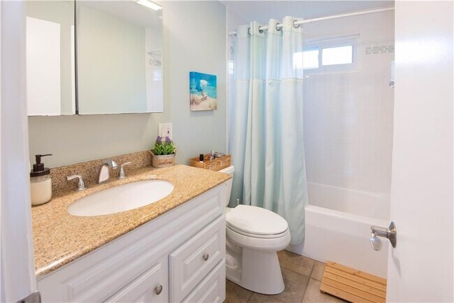 Foto del edificio - 391 Aquidneck Ave