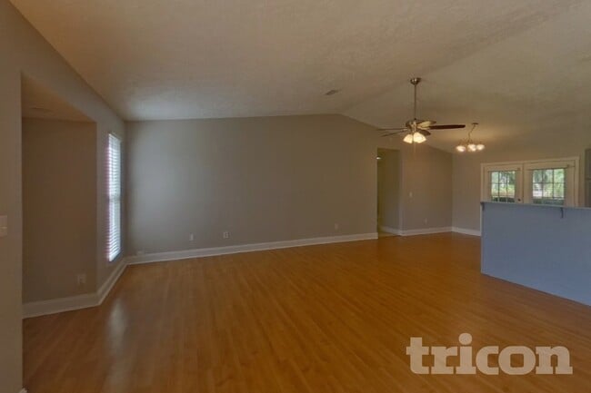 Building Photo - 554 Peregrine Ct