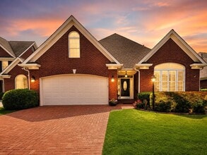 Building Photo - 1835 Glenhurst Dr
