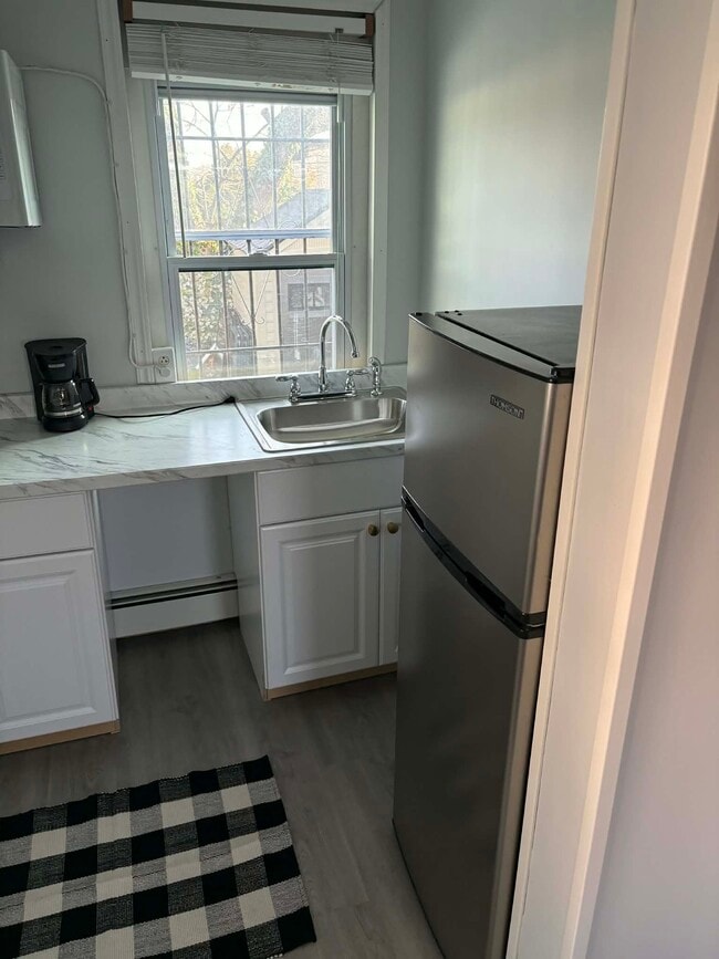 Building Photo - 723 Sharon Ave