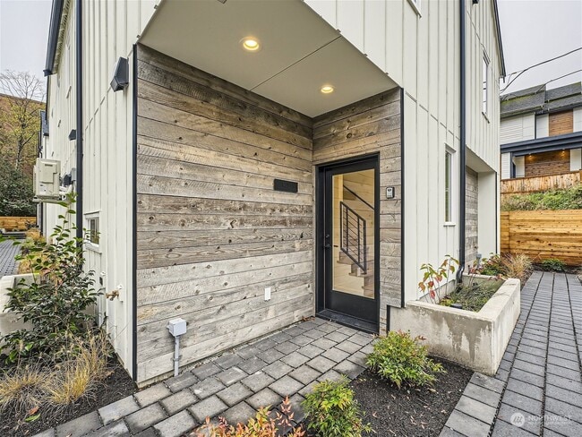 Front Door - 10346 Wallingford Ave N