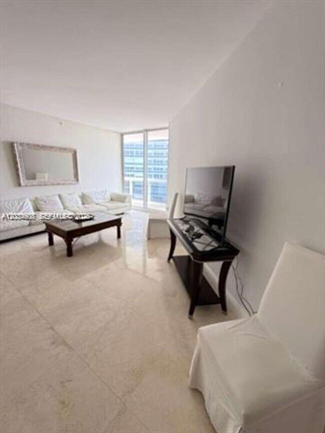 Building Photo - 9595 Collins Ave