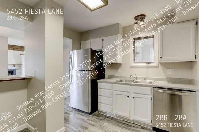 Foto del edificio - 5452 Fiesta Ln
