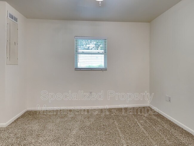 Foto del edificio - 6104 Yates Rd
