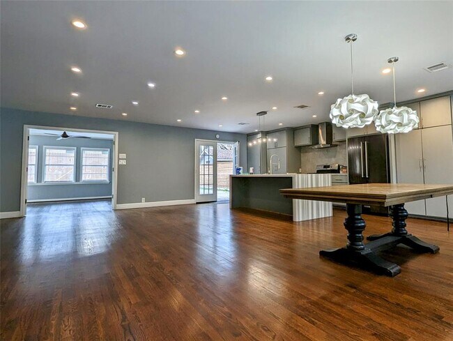 Building Photo - 1803 Crystal Ct