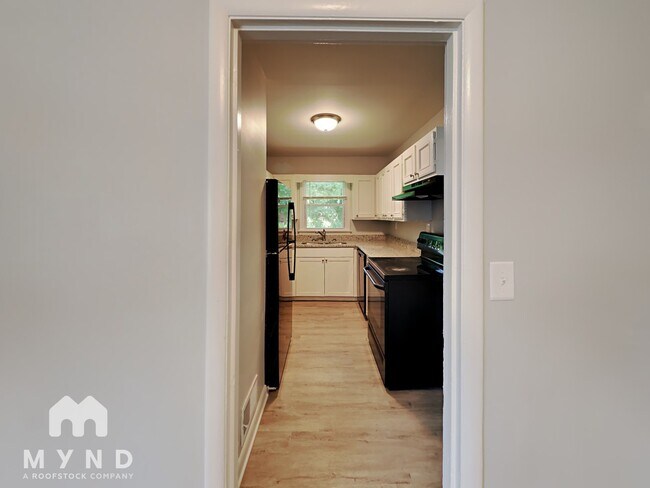 Foto del edificio - 726 Pineridge Rd