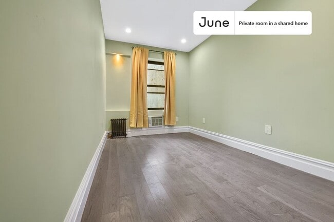 Building Photo - Room in Shared 3 bed/1 bath home