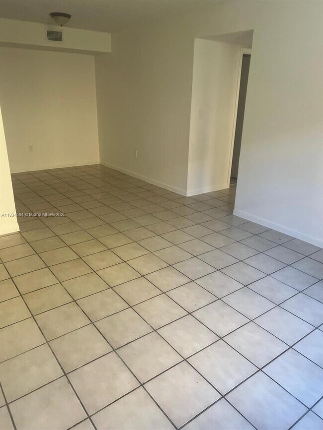 Foto del edificio - 686 NW 114th Ave