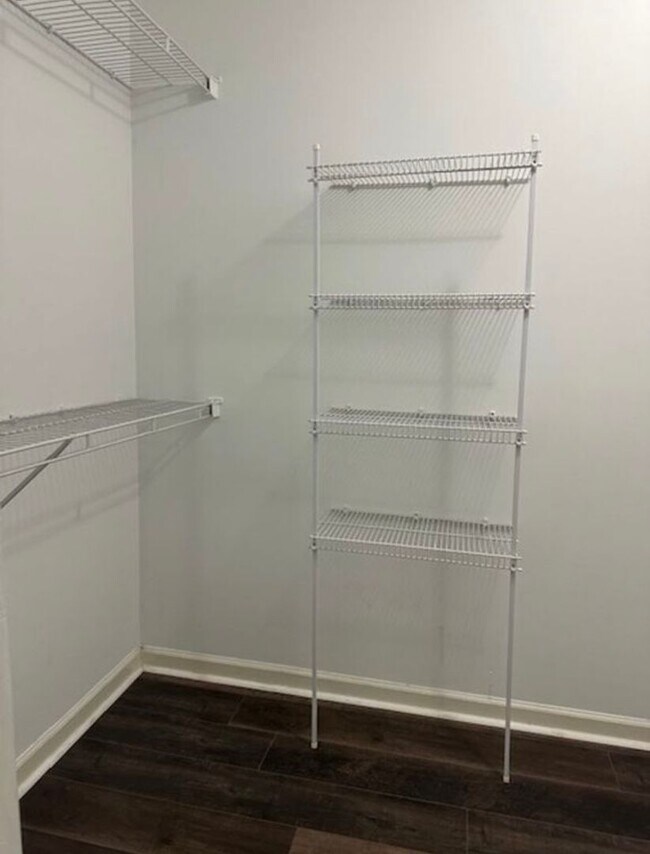 Foto del edificio - 2 Bedroom Townhome Conveniently Located in...