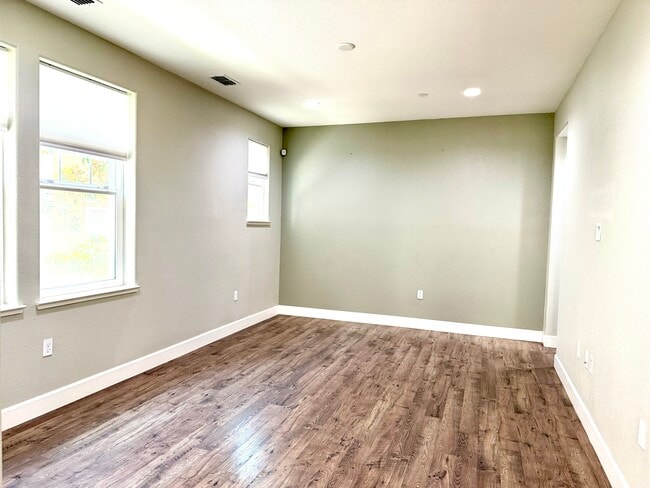 Building Photo - 3013 Vittoria Loop