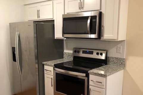 2 bedroom garden apartment kitchen - Lake Princess Anne Apartments