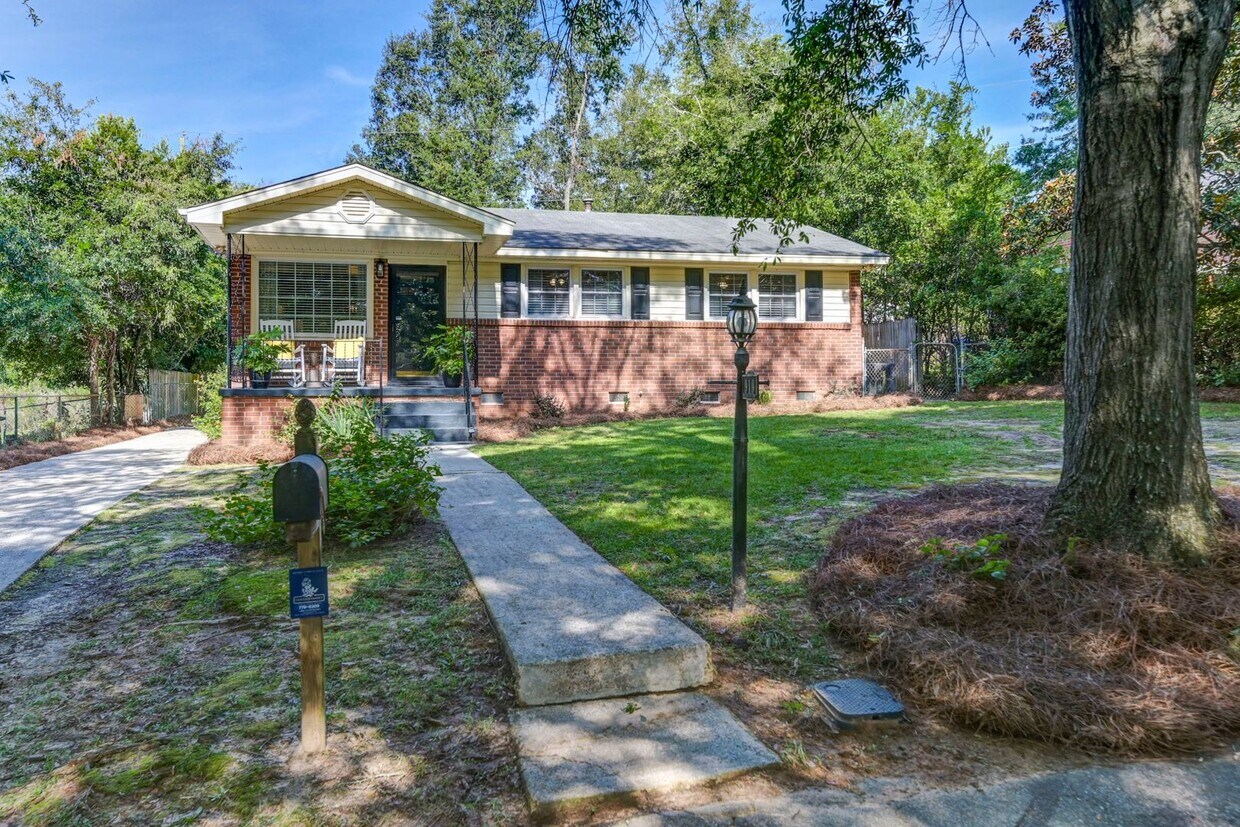 Primary Photo - 3BR 2BA Home in Rosewood!