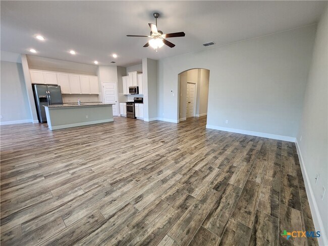 Building Photo - 1331 Gruene Glen St