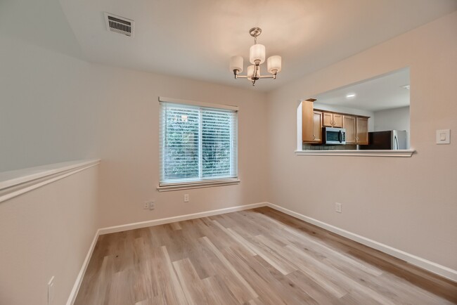 Building Photo - 5802 Kayview Dr