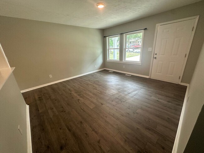 Foto del edificio - 320 Kellogg ~ HR Smith ~ NEWLY RENOVATED