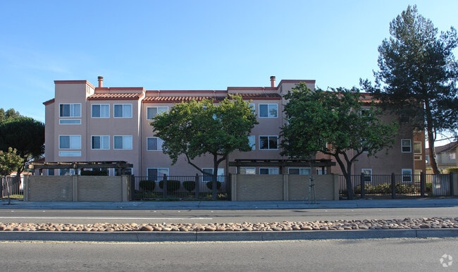 Building Photo - Evergreen Condominiums