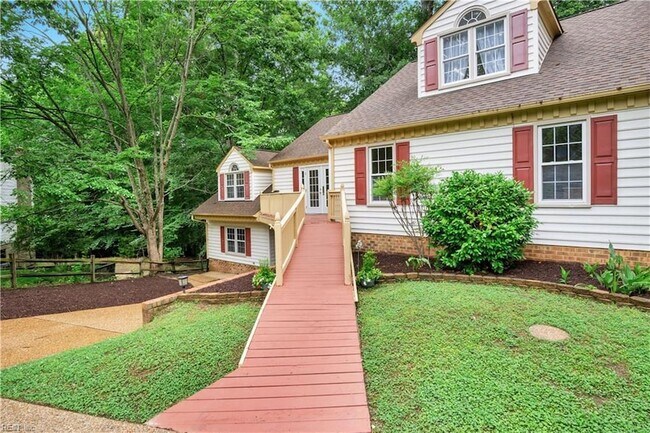 Foto del edificio - 2721 Linden Ln