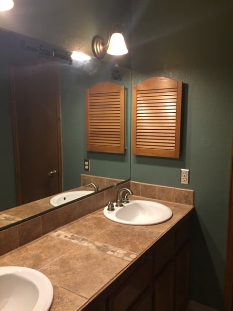 bathroom, sinks - 5725 W Atlantic Pl