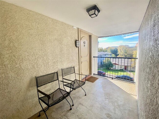 Foto del edificio - 910 Duncan Ln
