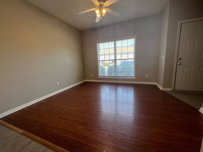 Foto del edificio - 552 Harper Ave