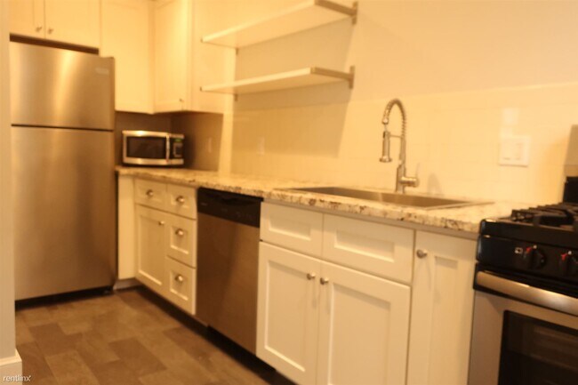 Building Photo - 1 br, 1 bath 4plex - 325 Fulton St E