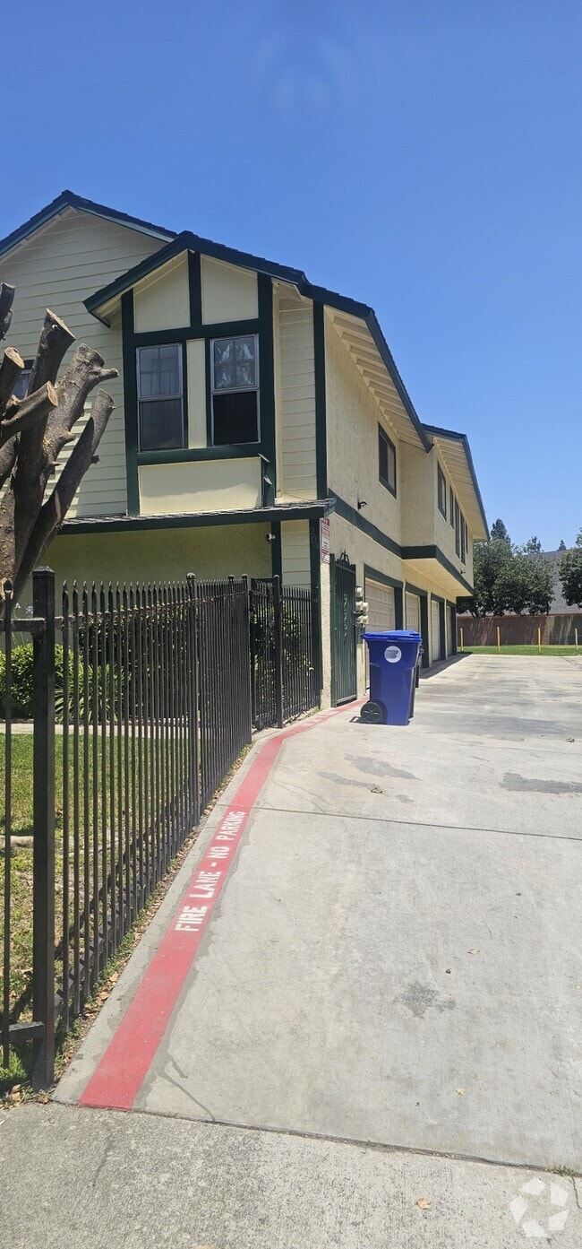 Building Photo - 204 Grayson Way