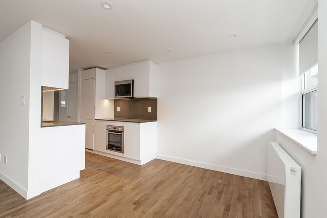 Building Photo - 501 Kingston Rd