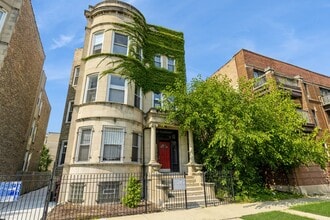 Building Photo - 6014 S Prairie Ave
