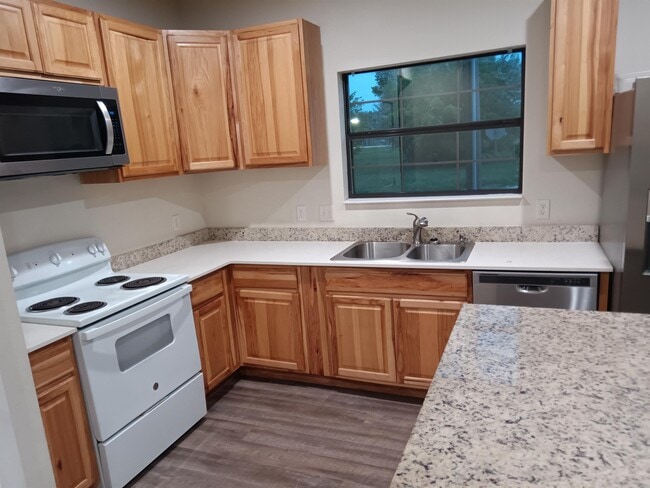 Building Photo - 324 Cummings St