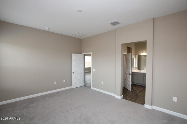 Foto del edificio - 40774 W Sunland Dr