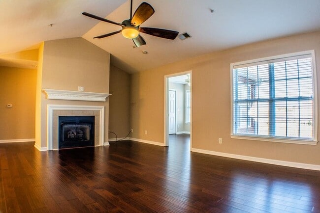 Building Photo - 6981 Hanesbrook Cir