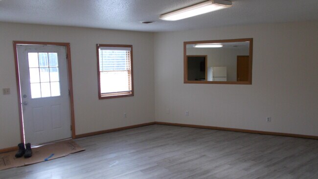 Building Photo - 1279 Saginaw Rd