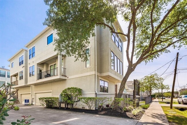 Foto del edificio - 1320 W 25th St