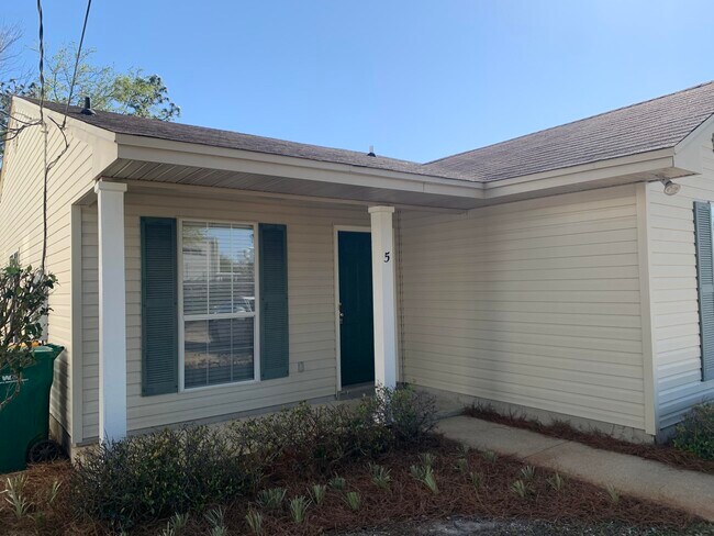 Building Photo - 5 6th Ave