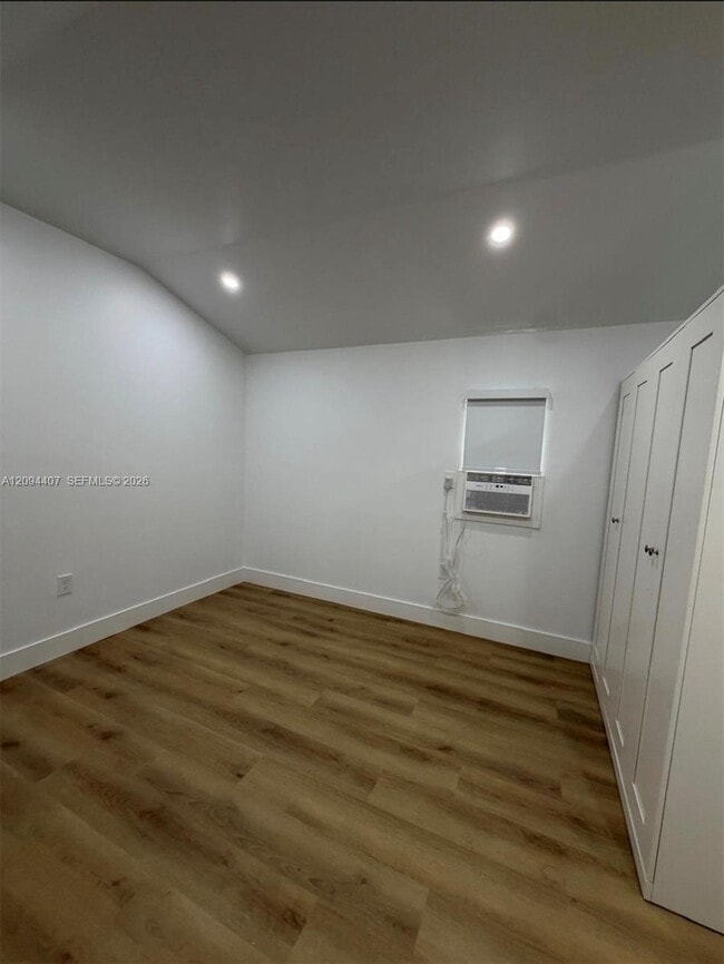 Building Photo - 1400 SW 29th Ave