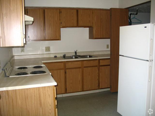 Kitchen - Glenwood Village Apartments